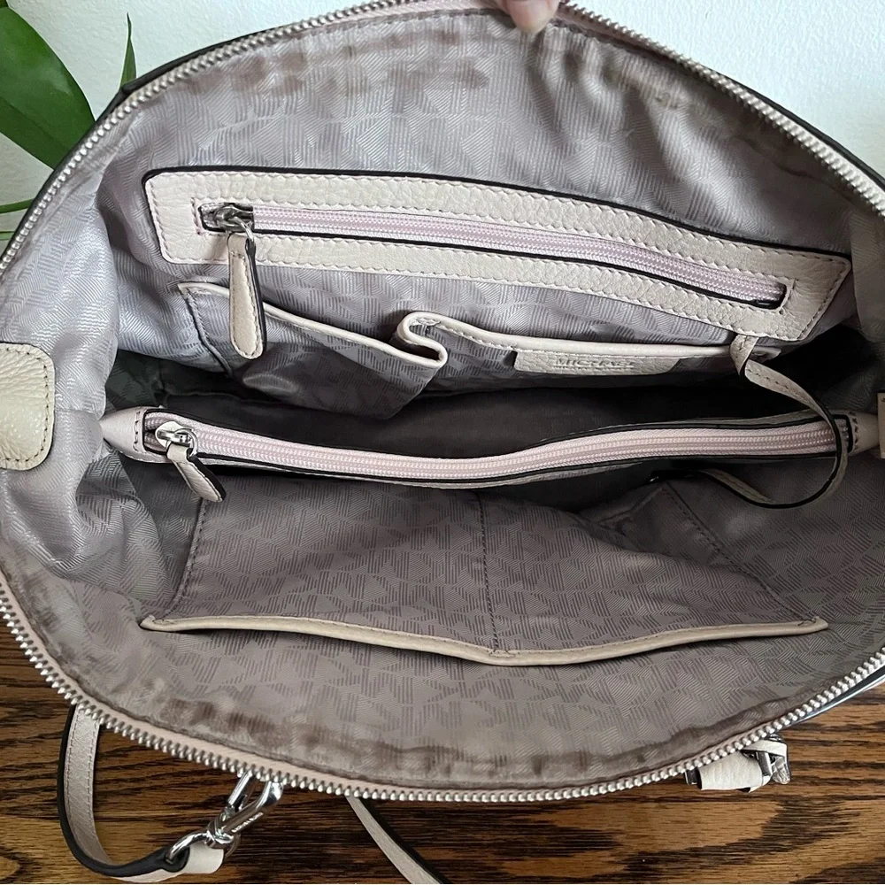 Coach Handbag - Picture 4 of 12
